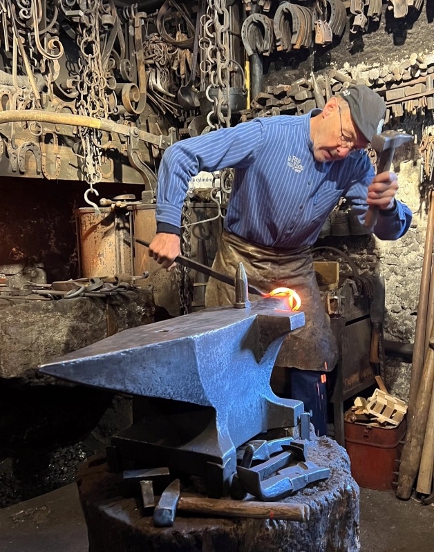 Forge de la Tzintre - Frédy en action